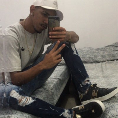 Cego, Surdo é Mudo Pra Qualquer Tipo De Coisa Que Não Convém Nem a Mim e Nem a Minha Vida.🖤💪🏽