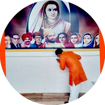 आम्हां घरीं धन शब्दाचींच रत्नें ।
शब्दाचींच शस्त्रें यत्ने करूं ॥
------- shridhar l.r.t.