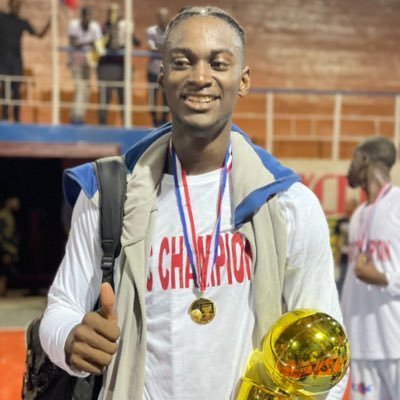 Jeune talent Haïtien 🇭🇹, passionné du jeu 🏀mon idole est @antDavis23 🙏🏾