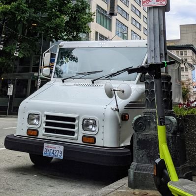 That dude in the mail truck. Obsessed with CRTs and ECUs. Retweets anything LLV

✉️ dog@grummanllv.com 

🦅 No affiliation with the United States Postal Service