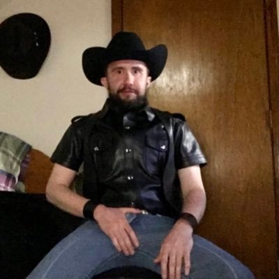 Leather cowboy in OK. Usually post NSFW🔞🏳️‍🌈pics of me. Good ole redneck/country boy looking for chat, friends, etc. (Switch ↕️)