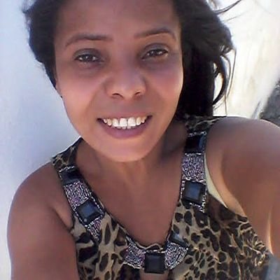 Sou uma pessoa bem comunicativa gosto muito de fazer amizades