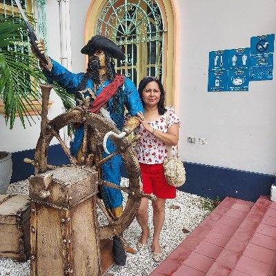 yadiraestherzam's profile picture. 