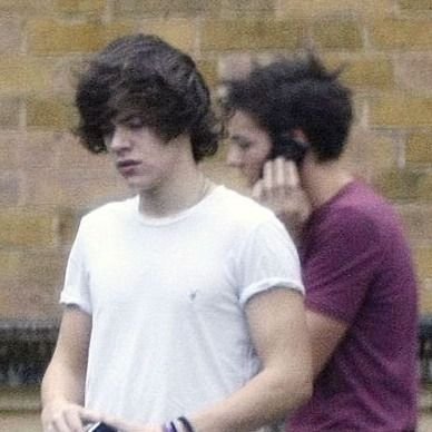 larrytiktok's profile picture. now kiss me, you fool