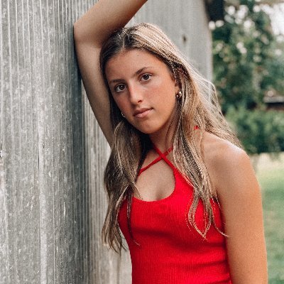 living life & singing songs elizabeth@elizabethyoungsongs.com 📧 “Could Be Easy” out now !!! ⬇️