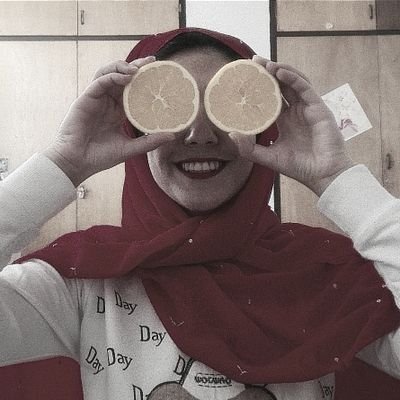 Honey_gol's profile picture. Master of Veterinary Mycology ❤️J'aime le français ❤ عاشق سه تار /عقل کسی به منطق ما قد نمیدهد باشد قبول کلّ جهان خوب ، ما بدیم 💍