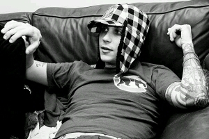 FrankIerosHat's profile picture. My name is Frank Iero and I'm one of those amazing people you just have to meet. Hoes better back off @GerardsRevenge. He's mine ;D