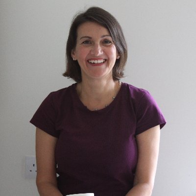 Professional Declutterer & Home Organiser & Certified KonMari Consultant, helping people declutter and simplify their homes. https://t.co/akA7t4CipM