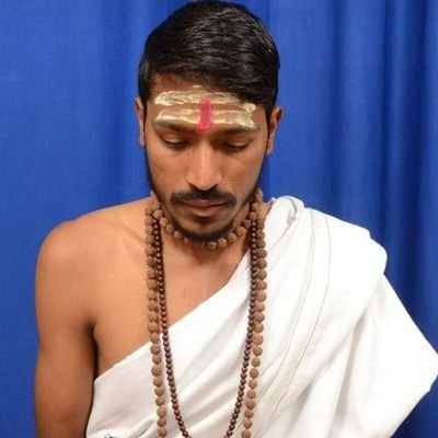 एक साधारण नागरिक जो असाधारण सोच के साथ लोगो के जीवन मे बदलाव लाना चाहता है।।