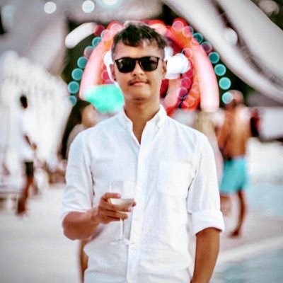 famimaliki's profile picture. ⁣⁣I’m just an analog person living in a digital world.⠀