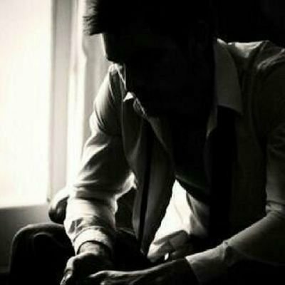 قد لاتجدني في بعض الأحيان إنني أختفي أتسلل إلى داخلي وأنسى أن للآخرين وجود قد أنغمس في نفسي لدرجة أنني في وجودي اكون بلا وجود