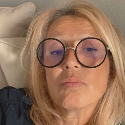 Toujours dans le respect et le calme...Cinéma..,musique...art.❤️extrêmes , anti-sémites ...lhomophobes ..féministes radicales...dehors...