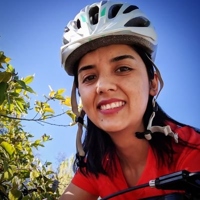 🚲Y Si pescamos una bici, y nos vamos bien lejos, cuantos kilometros deben bastar... 🎧 Soy la DJ oficial de mi familia y amigues. ✨