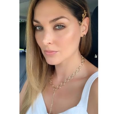 ||Blanca Soto|| ~ ||TeamSoto||
Sonríe ella, sonríen las TeamSoto. ✋♡
*The time of God is perfect*🙏💜