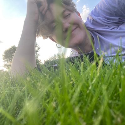 lvmshl's profile picture. International Production Coordinator @sixthemusical 👑 🌍 | Previously @JamieMusical | 🏳️‍🌈 | they/them