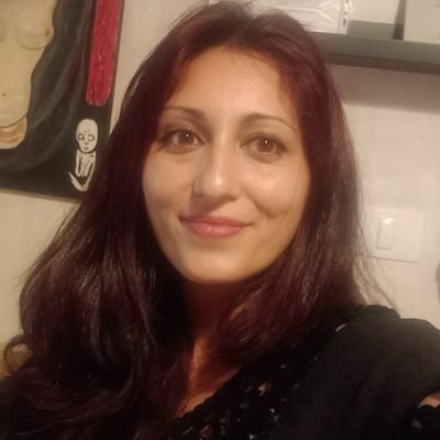 Doctora en Filología Hispánica. Asesora literaria, correctora editorial. Escritora a ratos, madre y feminista disidente.