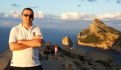 IT Consultant: Wintel, Systems Management, Virtualisation, Security (CISSP). AKA Geek. Gadget & Sport lover, husband, and proud daddy.