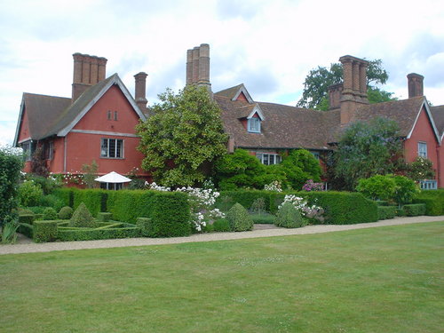 Wyken Vineyards is the home of The Leaping Hare Restaurant & Country Store. Award winning cusine, wines & gardens.