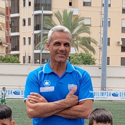 Entrenador de fútbol UEFA C. Colaborador terapéutico en Instituto Bolena Adicciones. 
Me gusta el deporte y la gente sincera.