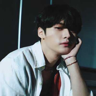 8 is a good number — normalize staying single until i find my own #리노 ♡