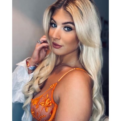 RosexxCaitlin's profile picture. insta- caitlin_craig98