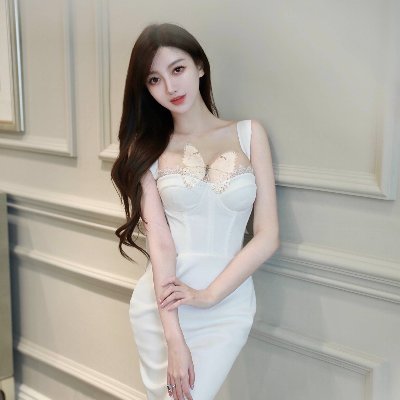 The world is big, I hope to meet the right person at the right time, and I am eager to get a sincere feeling, so I am not depressed, I am just waiting.