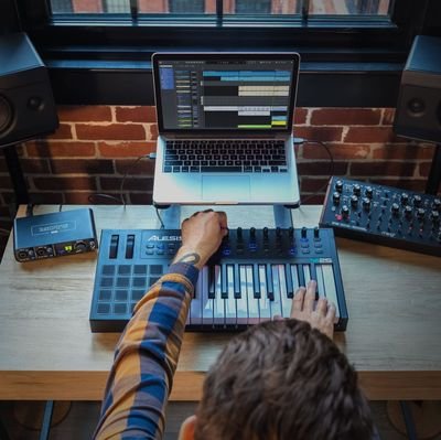 full stack developer (Javascript,Java,Php,Python,MySql,Oracle) ,mix/mastering engineer,Amazing Rapper hilarious guy