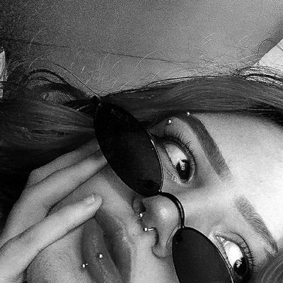 18 | army | otaku |choro com sleeping at last ,gosto de rock,msc antiga e amo cachorrinhos(tenho 10 vidinhas q cuido c td amr)