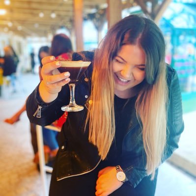 molly_hirst95's profile picture. Always two glasses behind......