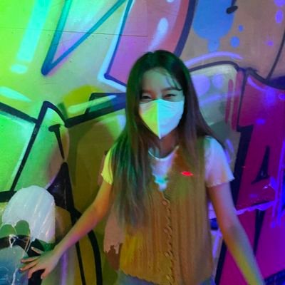 kronkas's profile picture. #florencepugh: ☹