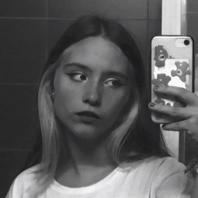 lydiaaserranoo's profile picture. doy pena pero por lo menos me entretengo