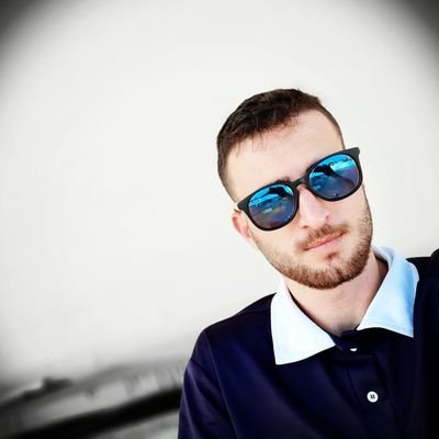 Johny_Lights's profile picture. Técnico de iluminación escenica y ahora aprendiz en el largo camino de inversión en mercados financieros a corto, mediano y largo plazo.