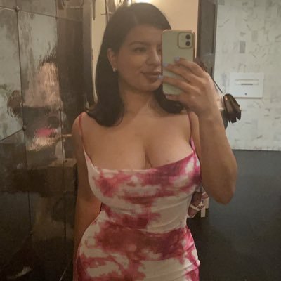 __stephvnie_'s profile picture. 🙂