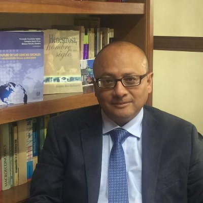 Profesor, observador de la realidad cotidiana. Me gusta el análisis internacional, los libros, la fotografía, la acuarela y el cine.