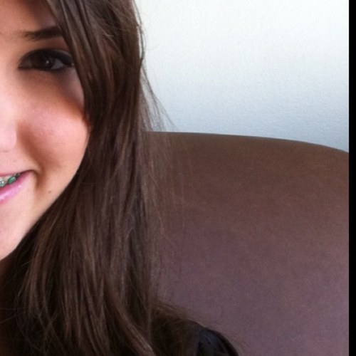 Joicecalvinatti's profile picture. Adora mexer no cabelo, curte rock e fala inglês, toca violão, tem ciúmes dos amigos, tem medo de escuridão. ;)