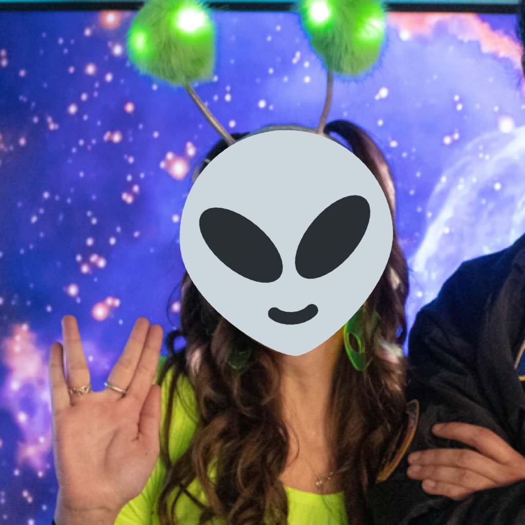 SparklyAlien_'s profile picture. visiting planet Earth to find @CadetSpooky at the #CCIC2021