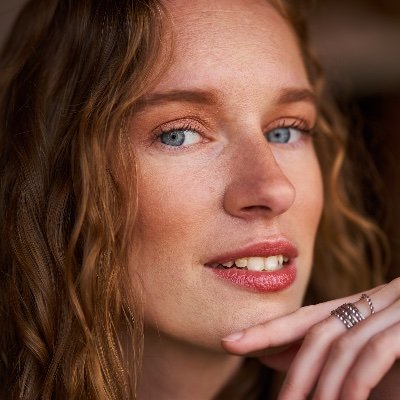 Singer and Teacher of Music. L'ceeyah.
https://t.co/YenYpJeixJ
