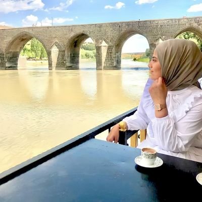 merrvekatilmis's profile picture. Yürü bildiğin yolda ölümden öte ne var...?