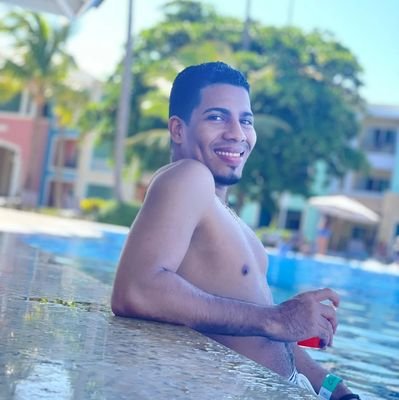 {Caribeño} {Abogado} {30◇5'7◇Cáncer} #TeamCapitanAmerica✌