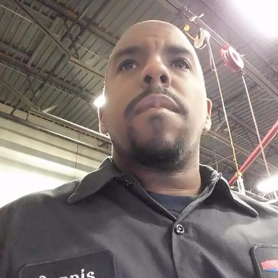 Streamer, owner of #SacudidaCoffee automotive technician