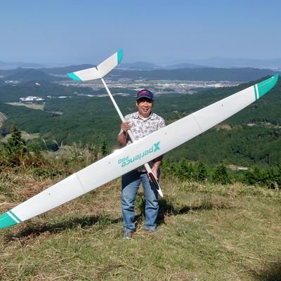 ラジコンスケールグライダーやスケール飛行機を作ったり飛ばしたりするのが好き、最近はF5Jにも夢中です。ダートバイクも好き。