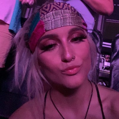 BlexChloe's profile picture. Got a new phone and twitter:) add this one if u know what’s good for u