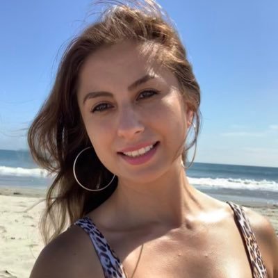 lizzydaydreams's profile picture. Life is only as interesting as you make it⚡️ dreamer, overthinker, music lover 🎶