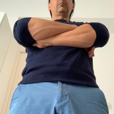 🇬🇧🇫🇷Careful what you wish for. Kind and Fierce. Dom. Some interests : Subs obviously 😏 mindfucking, chastity training, bubble asses, twink, smooth, maso.