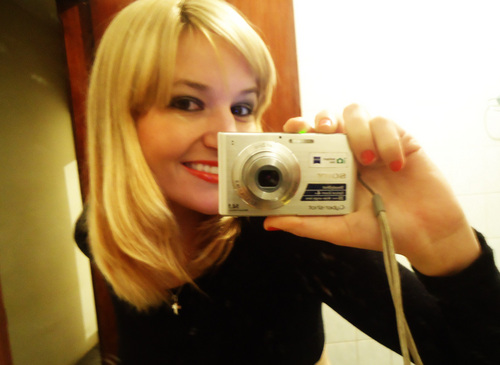 CamilaCarli's profile picture. 