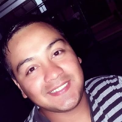 la vida me enseñó q detrás de casa sonrisa!! hay un dolor muy fuerte perdidas y fracasos!!