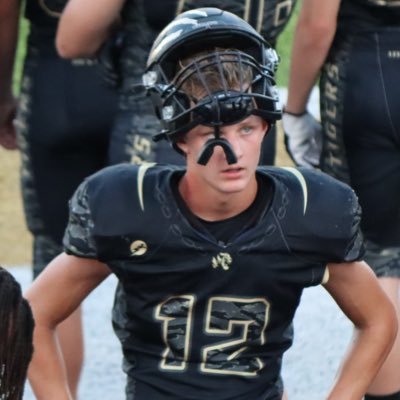 6’3 185 FS Lee’s Summit High school 2023 #12 All-conference DB | All-conference pole vault PR 13’8” Email: Xhall0312@gmail.com