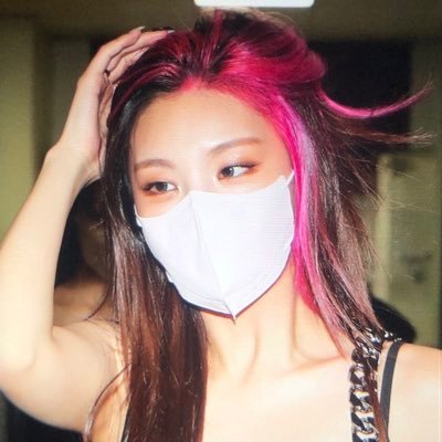 #YEJI & #YUJIN :casually on my mind rent free.🥰 | Midzy & Wiz*one