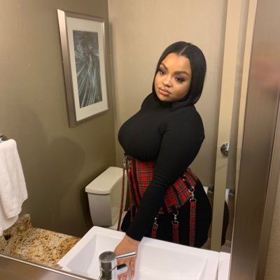 ig : _chloesimonee | ♑️