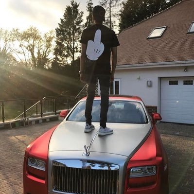 𝖂𝖊 𝖑𝖎𝖛𝖊 𝖎𝖓 𝖆 𝖘𝖎𝖒𝖚𝖑𝖆𝖙𝖎𝖔𝖓. on a mission to achieve financial freedom before 30!